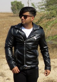 تصویر کت چرم پلیسی مشکی زیپ کج کیفیت بالا High quality black police leather jacket with crooked zipper