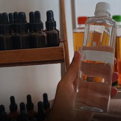 تصویر گلیسیرین گیاهی ۱۰۰٪ خالص | مرطوب‌کننده عمقی پوست و مو | درمان خشکی و ترک پوست | خرید مستقیم - نیم کیلو 100% pure vegetable glycerin | Deep moisturizer for skin and hair | Treatment of dry and cracked skin | Buy directly