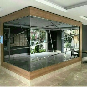 تصویر آینه شکسته 