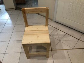تصویر صندلی چوبی محکم و قوی 