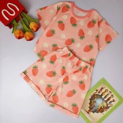 تصویر تیشرت و شلوارک دخترانه طرح توت فرنگی 