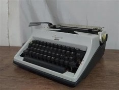 تصویر ماشین تایپ المپیا آلمان بسیار تمیز 