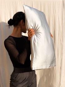 تصویر یک جفت روبالشی ساتن رنگ شیری سایز ۵۰ در ۷۰ زیپدار ا Satin pillow cases Satin pillow cases