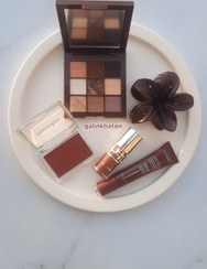 تصویر باکس هدیه آرایشی شامل پالت ۹ رنگ هدی موجی، رژگونه موکالر، لیپ کلاس لانیژ و لیپ گلاس YSL Cosmetic Gift Box with Hedi Moji 9-Color Palette, Mokaler Blush, Laneige Lip Gloss & YSL Lip Gloss