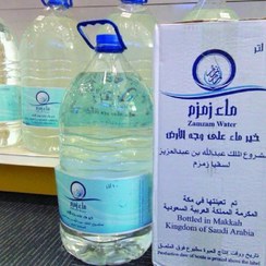تصویر آب زمزم بصورت 5لیتری 