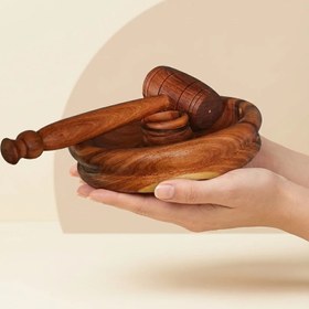 تصویر گردو شکن چوبی 