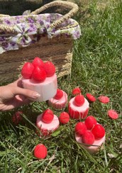 تصویر شمع کیک توت فرنگی 