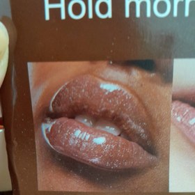 تصویر لیپ گلاس شکلاتی 