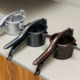 تصویر آب انار گیری دستی 