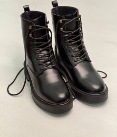 تصویر بوت bershka 