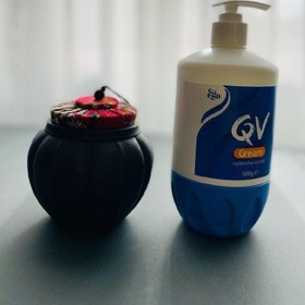 تصویر کرم مرطوب کننده پوست حساس کیووی حجم 500 میلی‌ لیتر مرطوب کننده و آبرسان کیووی | Qv مدل کرم مرطوب کننده پوست حساس کیووی حجم 500 میلی‌ لیتر مرطوب‌کننده