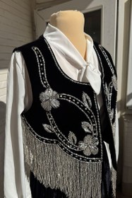 تصویر جلیقه گل و حلقه آویزی 