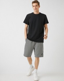 تصویر شلوارک راه‌راه فیت باریک برند Koton Slim Fit Striped Shorts