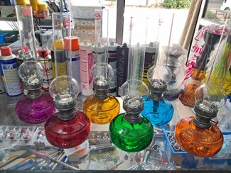 تصویر چراغ نفتی روشنایی رنگی با شیشه و فیتیله 