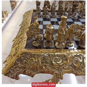 تصویر شطرنج برنجی برنزی پايه ماهی بزرگ با مهره Large fish-base bronze chess with beads