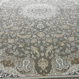 تصویر فرش 1200 شانه تراکم 3600 سایز 6 متری تک تقشه اصفهان زمینه تقره ای 