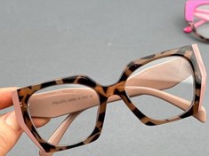 تصویر عینک بلوکات زنانه پرادا پلنگی 