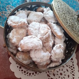 تصویر قطاب گردویی بسته بندی نیم کیلویی با عطر هل و گلاب 