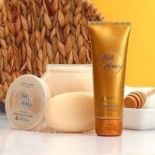 تصویر اسکراب و نرم کننده دست شیروعسل Milk & Honey gold smoothing hand scrub