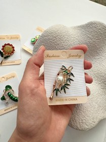 تصویر سنجاق سینه ۴ 