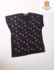 تصویر تی شرت مشکی قواره دار 