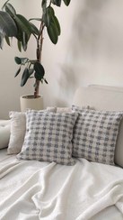 تصویر کاور کوسن چهارخانه رنگ کرم طوسی - ۴۰ در ۴۰ سانت 