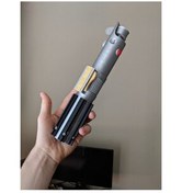 تصویر شمشیر نوری آناکین اسکای واکر با پایه جنگ ستارگان 