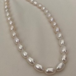 تصویر گردنبند مروارید ساده گندمی قفل نقره Simple pearl necklace silver lock