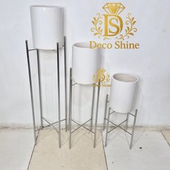 تصویر پایه گل استند گل سه تایی فلزی به همراه گلدان سرامیکی رنگ سیلور(پسکرایه) 