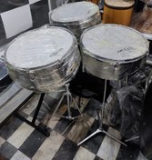 تصویر تیمبالس کارکرده سه تیکه یاماها با استیک نو و پایه ها 