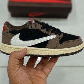 تصویر کتونی بچه گانه نایک ایر جردن ۱ بدون ساق تراویس اسکات قهوه ای Nike air jordan 1 low Travis Scott 