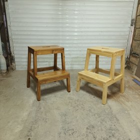 تصویر چهار پایه چوبی 