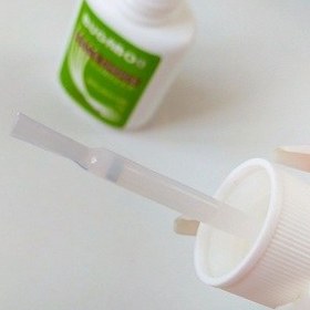 تصویر چسب مایع ناخن 