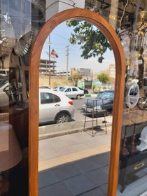 تصویر آینه قدی چوبی 