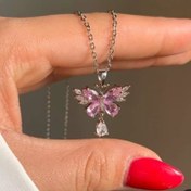 تصویر گردنبند سواروسکی طرح بال پروانه صورتی 