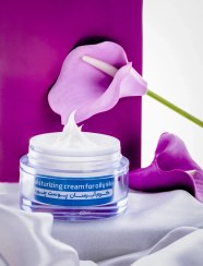 تصویر کرم آبرسان پوست چرب آوینا 