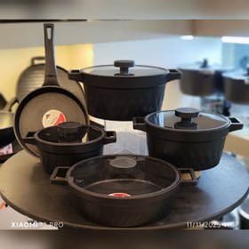 تصویر سرویس قابلمه بنتاتی ۹ پارچه گرانیتی و تیتانیوم 