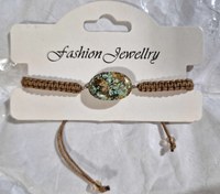 تصویر دستبند فیروزه مکرومه بافی آسانسوری کد ۸۵۲ 