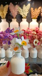 تصویر گلدان ساده با گل زیبای نرگس 