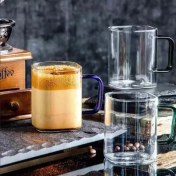 تصویر لیوان پیرکس مربع دسته رنگی 