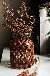 تصویر گلدان شیشه ای با روکش مکرومه مدل مرجان 