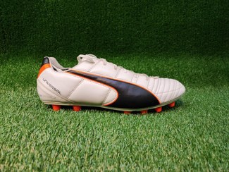 تصویر کفش کتونی فوتبال استوک دار چمنی اورجینال پوما سایز 44.5 Soccer shoes