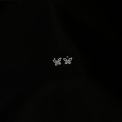 تصویر پرسینگ گوش نقره پروانه ای 