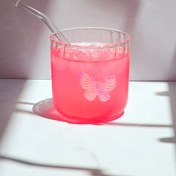 تصویر لیوان اسموتی پروانه‌ای پیرکس - صورتی بدون درب 