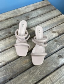 تصویر دمپایی حمام 