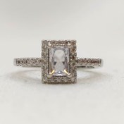 تصویر انگشتر زنانه مستطیل نگین دار با دورچین نگین کوچک مدل RING 3865 