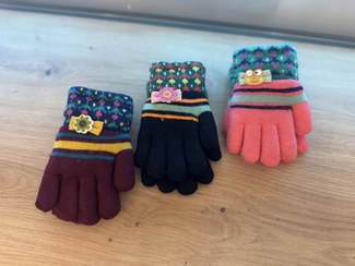 تصویر دستکش دخترانه و پسرانه پشمی 