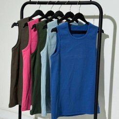 تصویر تنگ‌تاپ اسپرت 