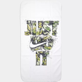 تصویر حوله باشگاهی طرح دار 