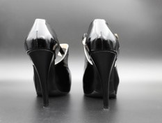 تصویر کفش پاشنه بلند ورنی گوچ لژدار 